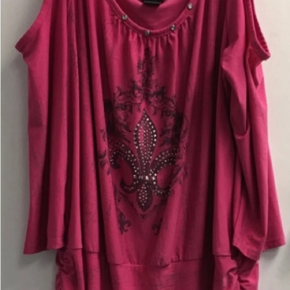 BEAUTIFUL Pink Embellished Women's Top with fleur de lis design!